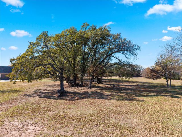 1055 Hidden Oaks Drive, Wills Point, TX 75169