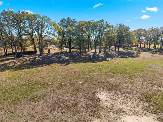 1055 Hidden Oaks Drive, Wills Point, TX 75169