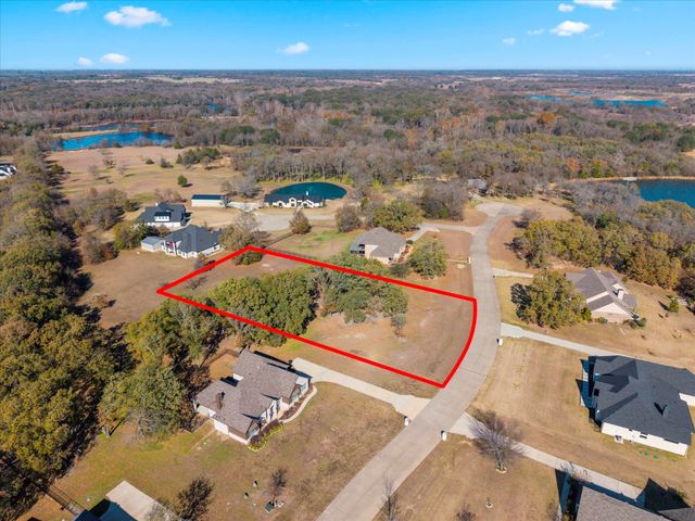 1055 Hidden Oaks Drive, Wills Point, TX 75169