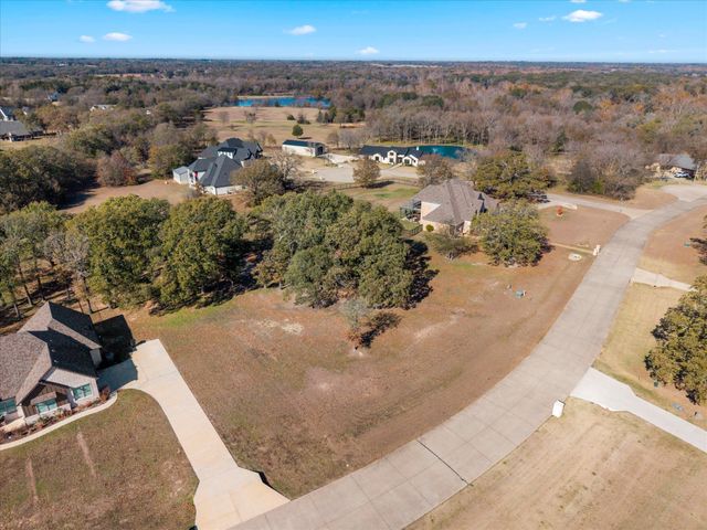 1055 Hidden Oaks Drive, Wills Point, TX 75169