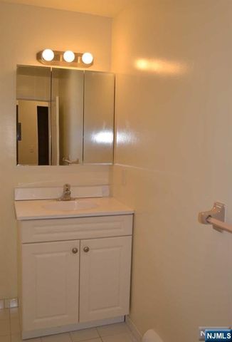 110 Midland Avenue 20B, Midland Park, NJ 07432