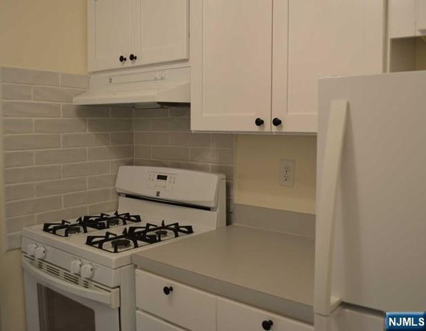 110 Midland Avenue 20B, Midland Park, NJ 07432