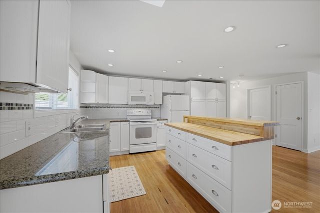 5603 240th Street SW, Mountlake Terrace, WA 98043