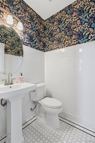 7 E Villa Avenue, Olivette, MO 63132