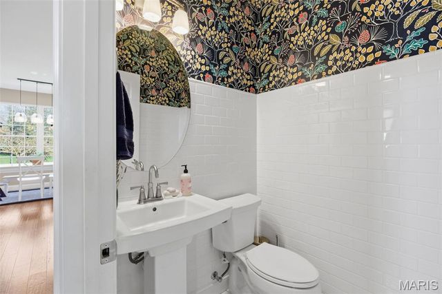 7 E Villa Avenue, Olivette, MO 63132