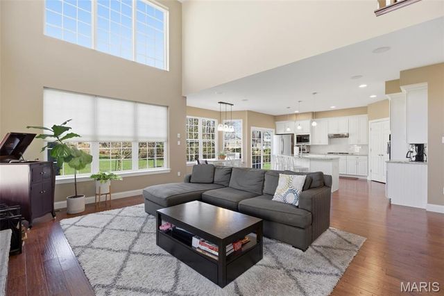 7 E Villa Avenue, Olivette, MO 63132