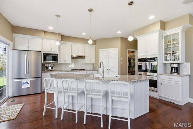 7 E Villa Avenue, Olivette, MO 63132