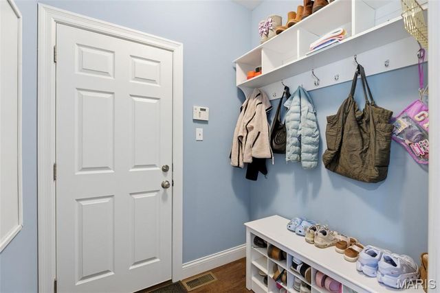 7 E Villa Avenue, Olivette, MO 63132