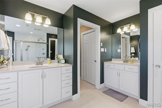 7 E Villa Avenue, Olivette, MO 63132