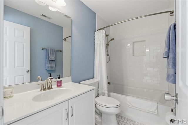 7 E Villa Avenue, Olivette, MO 63132