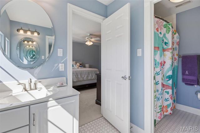 7 E Villa Avenue, Olivette, MO 63132