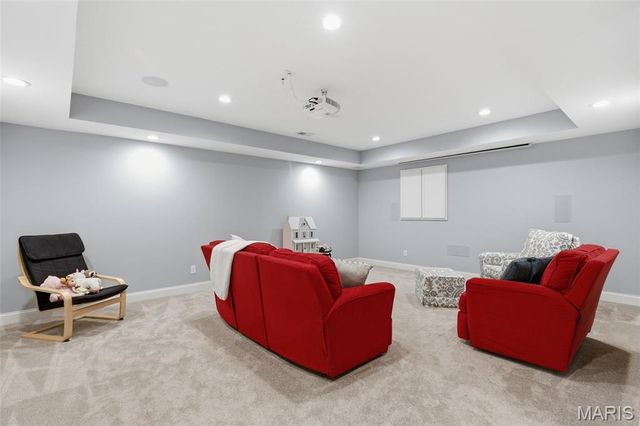 7 E Villa Avenue, Olivette, MO 63132