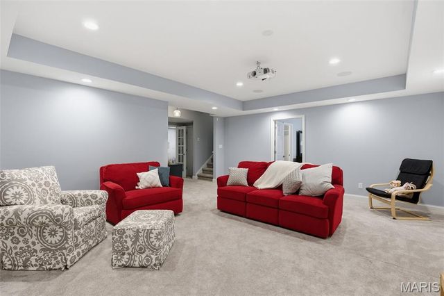 7 E Villa Avenue, Olivette, MO 63132