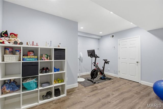 7 E Villa Avenue, Olivette, MO 63132