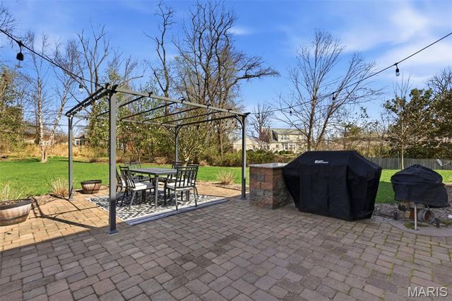 7 E Villa Avenue, Olivette, MO 63132