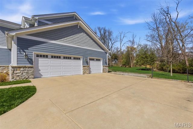 7 E Villa Avenue, Olivette, MO 63132