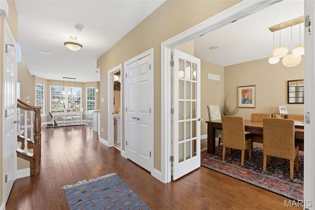 7 E Villa Avenue, Olivette, MO 63132