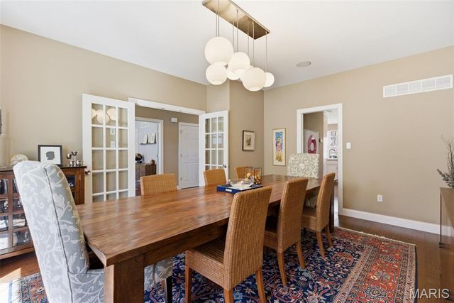 7 E Villa Avenue, Olivette, MO 63132