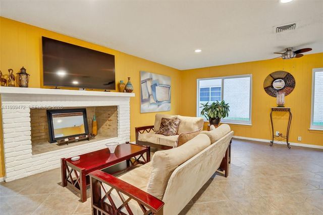 124 NE 19th Ct 110B, Wilton Manors, FL 33305