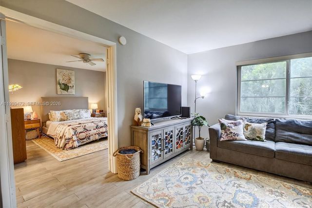 124 NE 19th Ct 110B, Wilton Manors, FL 33305