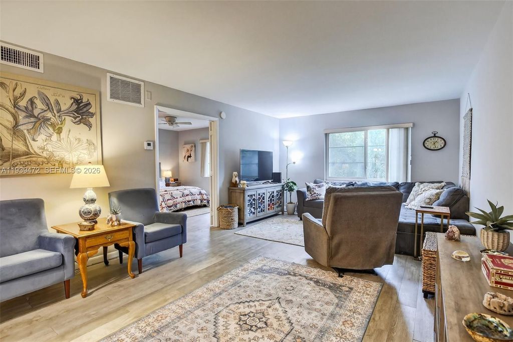 124 NE 19th Ct 110B, Wilton Manors, FL 33305