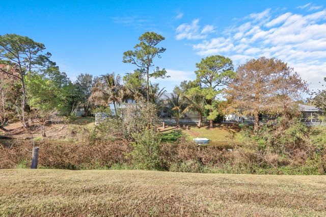 8074 SE River Lane, Stuart, FL 34997