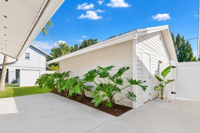 8074 SE River Lane, Stuart, FL 34997