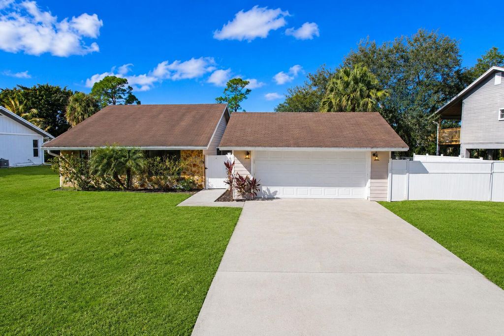 8074 SE River Lane, Stuart, FL 34997