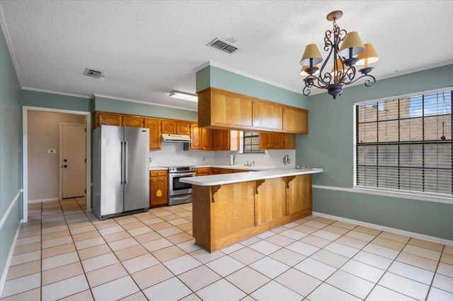 1910 Inglewood St, Henderson, TX 75654