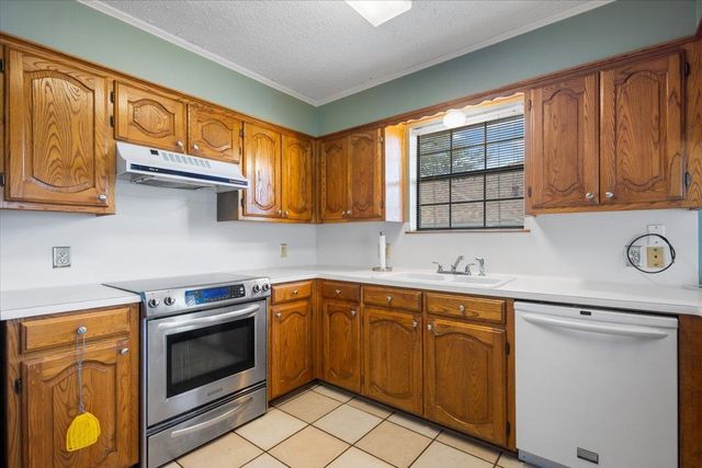 1910 Inglewood St, Henderson, TX 75654