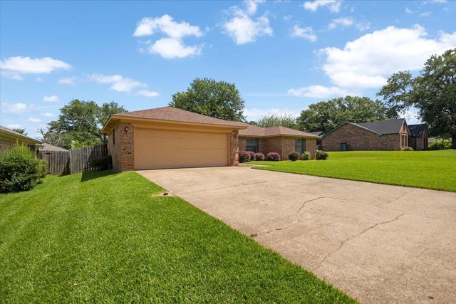1910 Inglewood St, Henderson, TX 75654