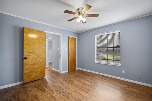 1910 Inglewood St, Henderson, TX 75654