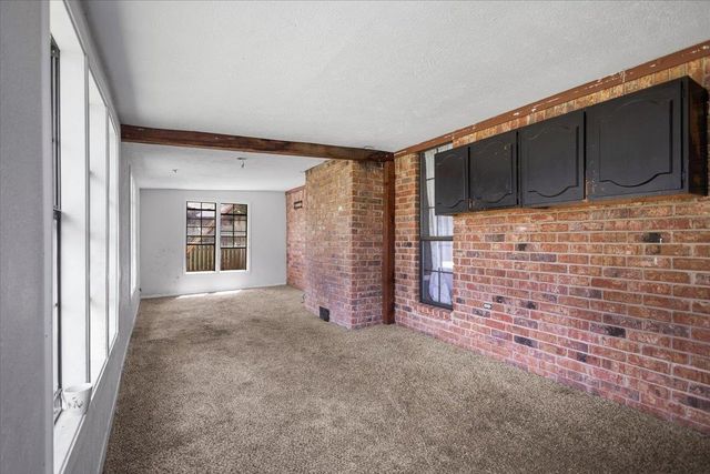 1910 Inglewood St, Henderson, TX 75654