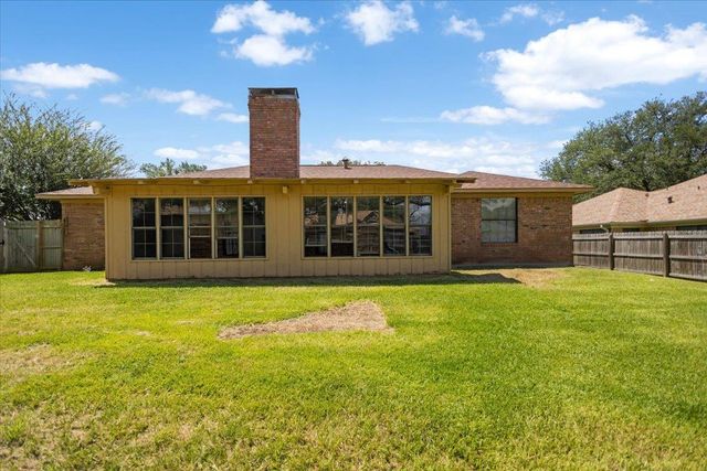 1910 Inglewood St, Henderson, TX 75654