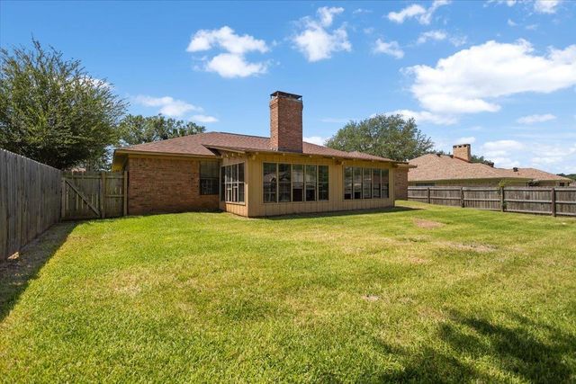 1910 Inglewood St, Henderson, TX 75654