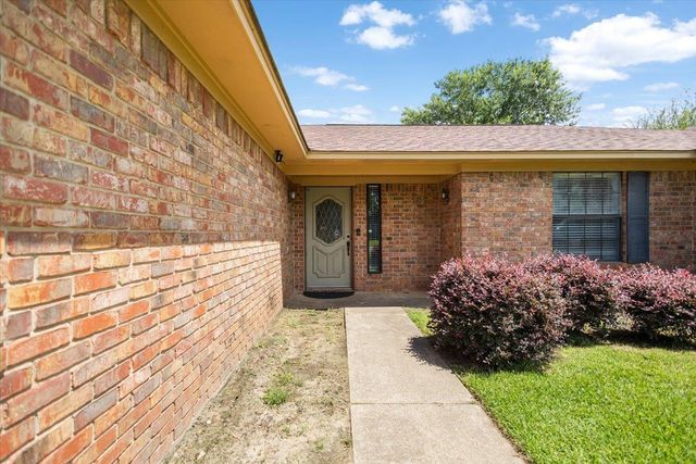 1910 Inglewood St, Henderson, TX 75654