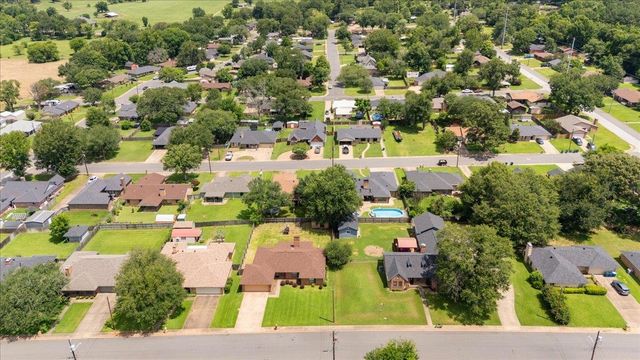 1910 Inglewood St, Henderson, TX 75654