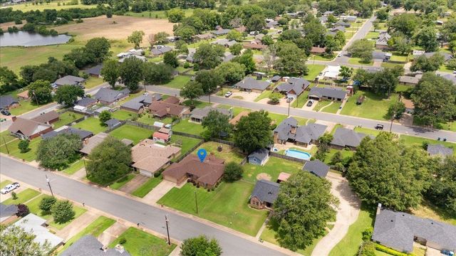1910 Inglewood St, Henderson, TX 75654