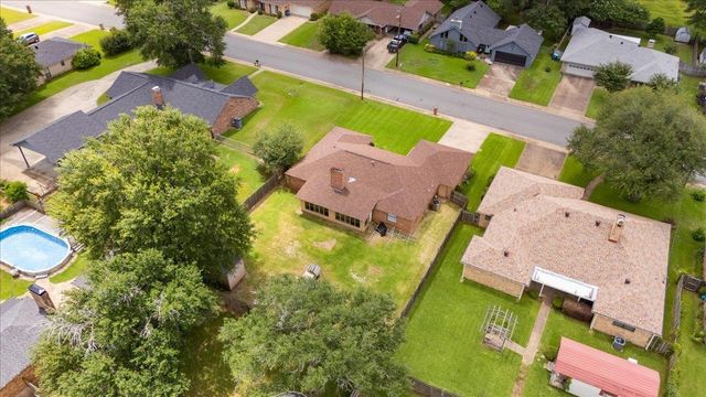 1910 Inglewood St, Henderson, TX 75654