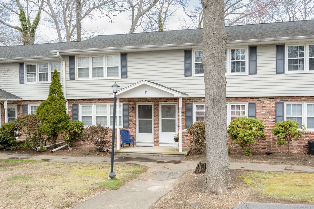 280 East Main Street APT E6, Clinton, CT 06413