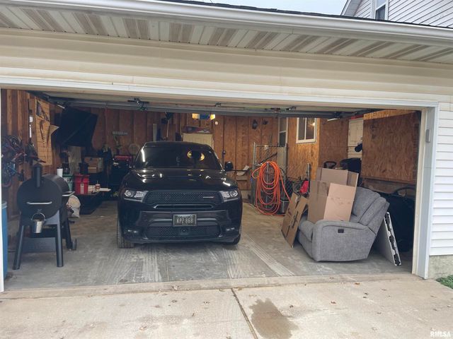 88 20TH Avenue North, Clinton, IA 52732