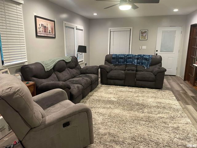 88 20TH Avenue North, Clinton, IA 52732