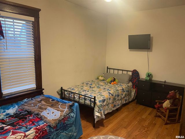 88 20TH Avenue North, Clinton, IA 52732