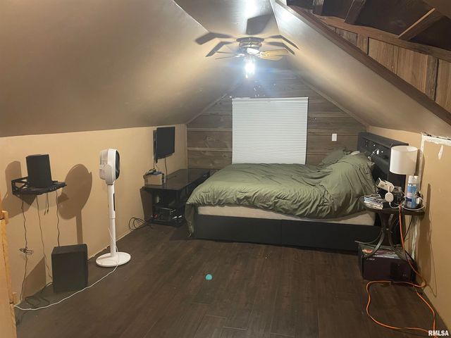 88 20TH Avenue North, Clinton, IA 52732