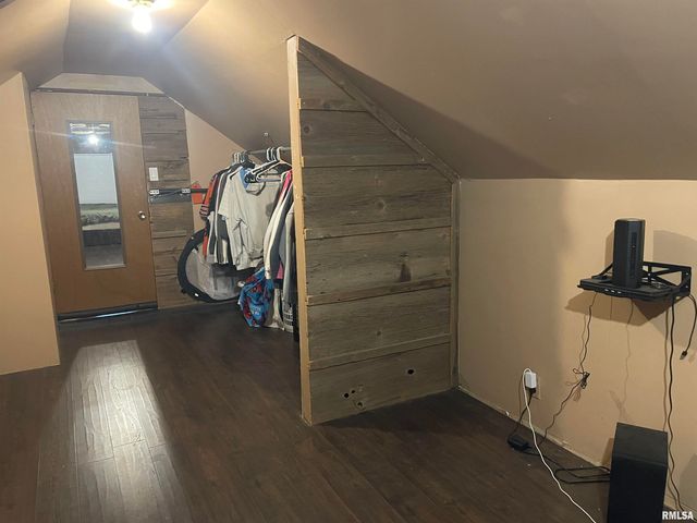 88 20TH Avenue North, Clinton, IA 52732