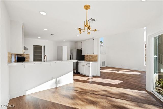 8009 Celebreeze Court, Las Vegas, NV 89145