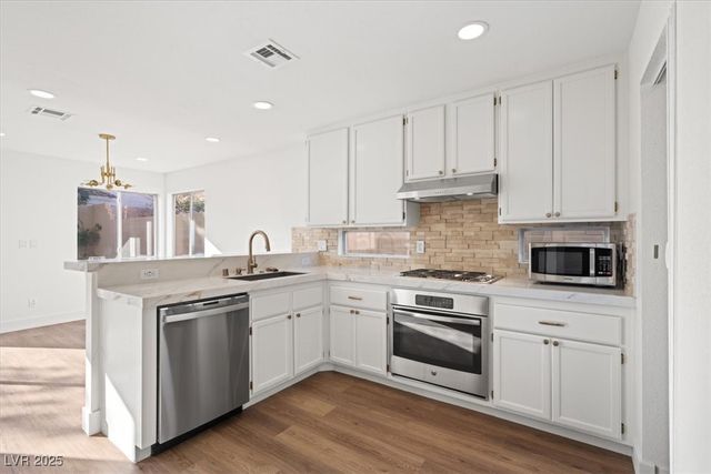 8009 Celebreeze Court, Las Vegas, NV 89145