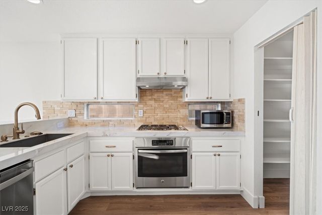 8009 Celebreeze Court, Las Vegas, NV 89145