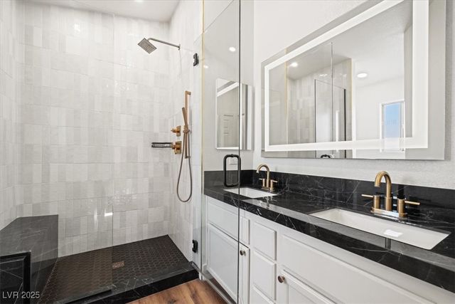 8009 Celebreeze Court, Las Vegas, NV 89145