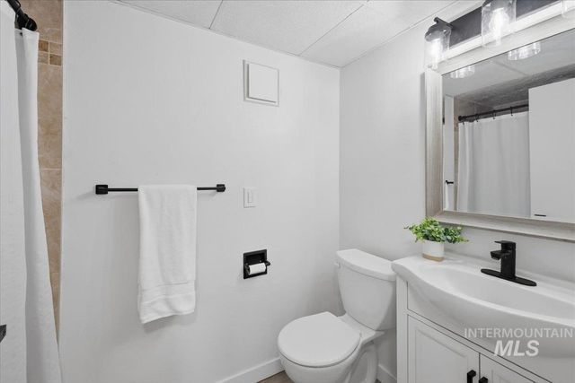 816 W Greenhurst Rd, Nampa, ID 83686